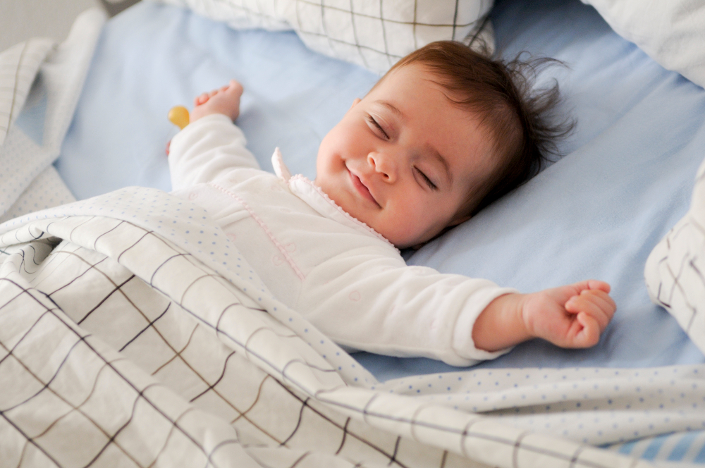 Risks of Allowing Babies to Sleep With Blankets
