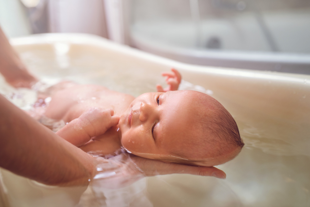 How Often to Bathe Newborn? Creating a Baby Bathing Routine