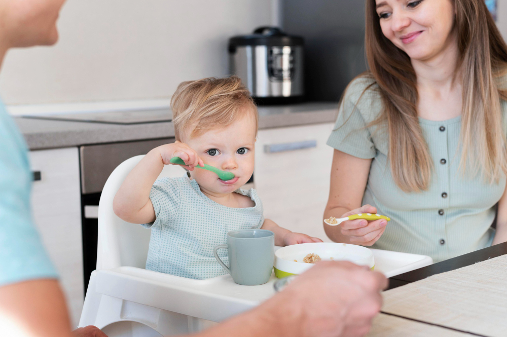 When Do Babies Start To Feed Themselves With A Spoon?