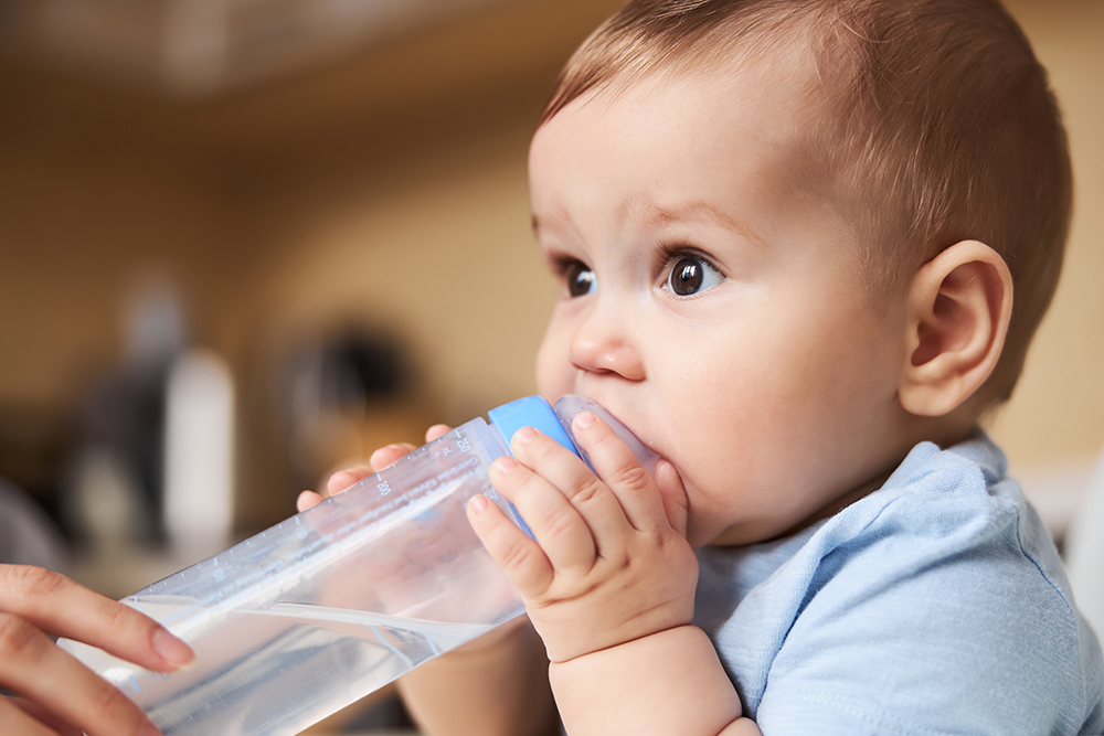How Much Water Should Babies Drink?
