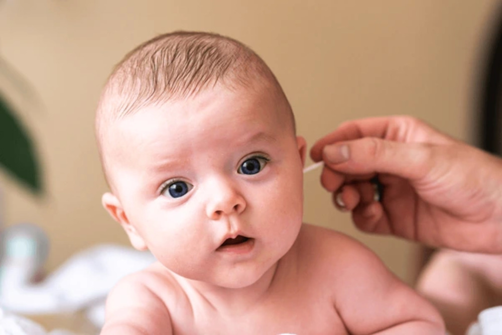 How to Clean Babies Ears: Cleaning Your Baby’s Ears Safely
