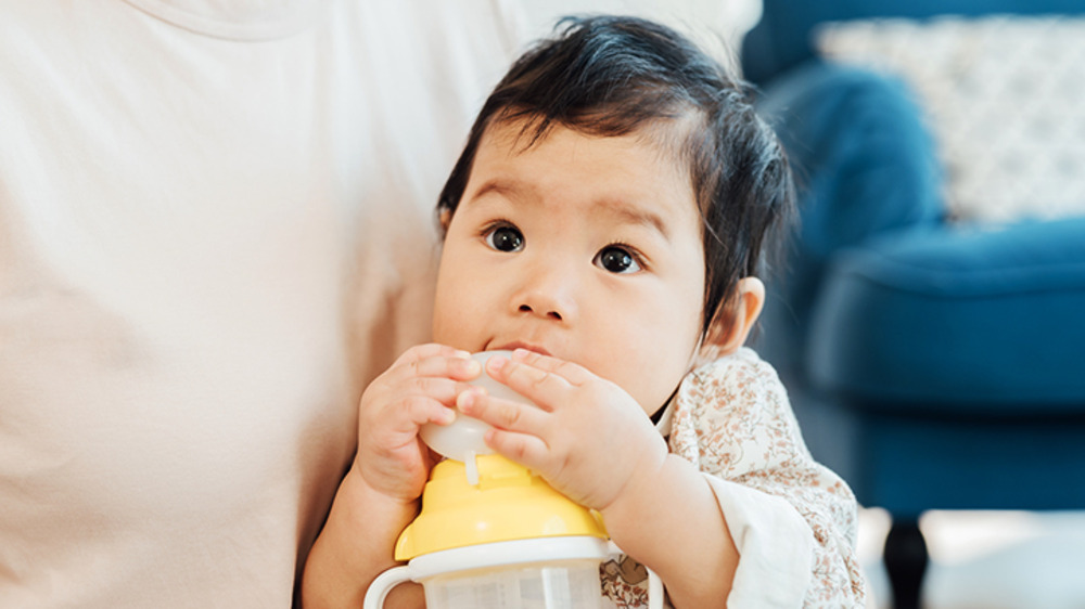 When to switch from a bottle to a sippy cup
