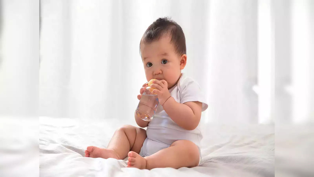 How To Make Sugar Water For Babies? 3 Benefits & Risks